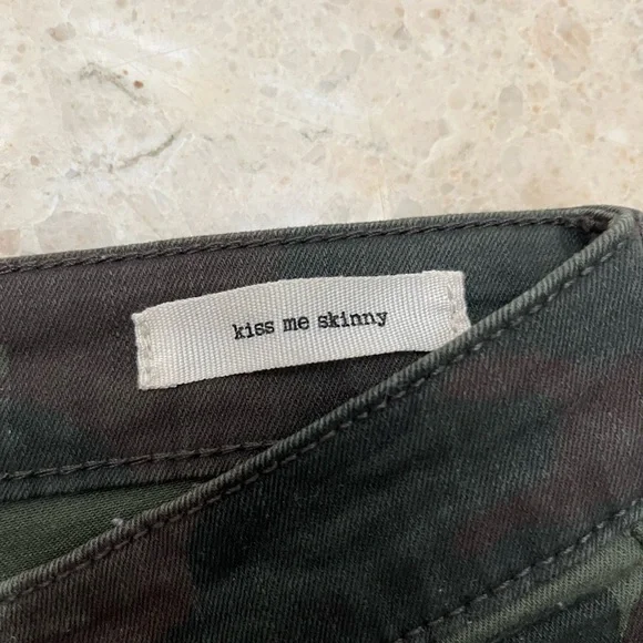 ⭐️3/$22⭐️ Jessica Simpson Kiss Me Skinny camo pants size 6/28 - Picture 5 of 5